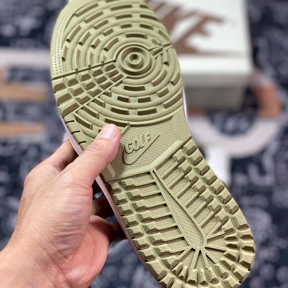 Travis Scott x Air Jordan 1 Low Golf 'Neutral Olive' - Picture 5 of 9